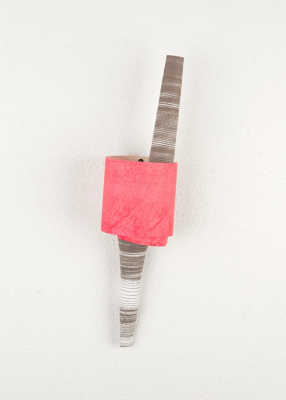 #3 Remanescente, acrílico sobre papel, e ilhoz, 40X10X10cm, 2011-Rui-Horta-Pereira